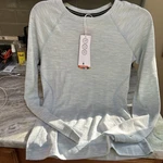 $115 Smartwool Women Merino Base Layer Crew Top-winter Sky Heather Blue Small New. Price: $55.00.