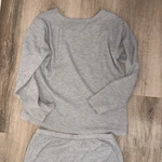Bearpaw Women's Gray Knit Pajama Set Long Sleeve Round Neck Size Pre-owned. Price: $7.50.