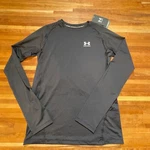 Under Armour Boys' Heatgear Long-sleeve T-shirt Size Yxl New. Price: $19.36.