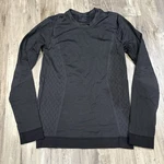 Spyder Women Seamless Baselayer Top Black Sz Xs/s New In Box. Price: $39.99.
