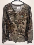 Realtree Top Women Large Teal Camouflage Long Sleeve Tee Pre-owned. Price: $9.99.