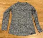 Patagonia Womens Capilene Midweight Gray Print Top Pre-owned. Price: $23.00.