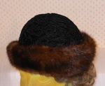 Women's Pmk Size 21" Black Sheep Wool Suede Top Hat With 2.5" Muskrat Fur Trim Pre-owned. Price: $15.00.